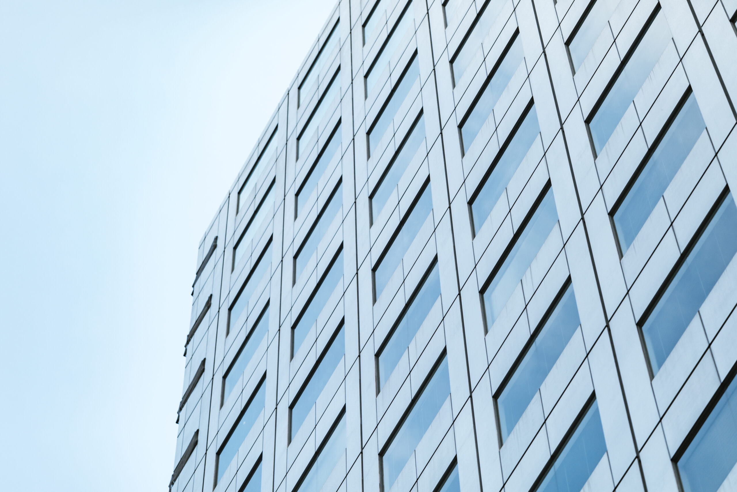 新事務所に移転いたしました。